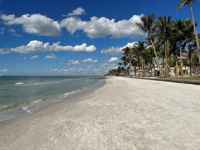 Windstar an exlusive community on Naples Bay! Well appointed 3 bed 2 bath villa