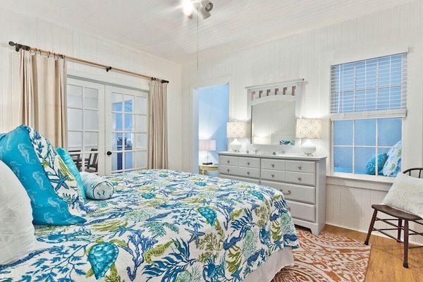 5 habitaciones, tabla de planchar con plancha, wifi y ropa de cama