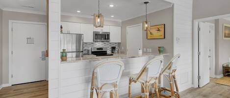 Frigorifero, microonde, forno, piano cottura