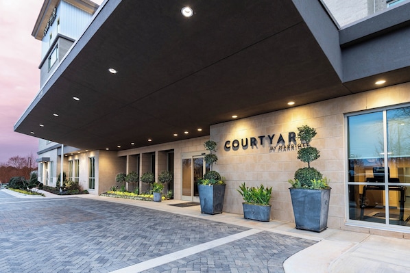 Exterior - Courtyard by Marriott Atlanta Alpharetta/Avalon Area (Alpharetta)