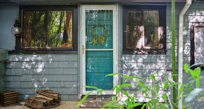 Cottage w/ King Bed & Private Backyard ~ Dogs OK