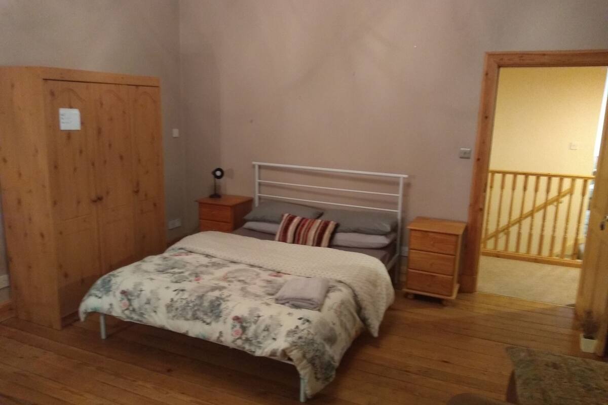 Triple Room, Shared Bathroom | Desk, blackout drapes, iron/ironing board, WiFi (free)