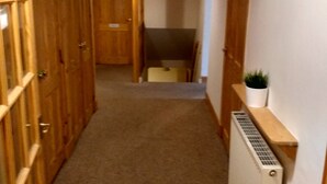 Unclassified image, 5 of 8, button - Cessnock Subway - Room in Serviced Apt. (Glasgow)