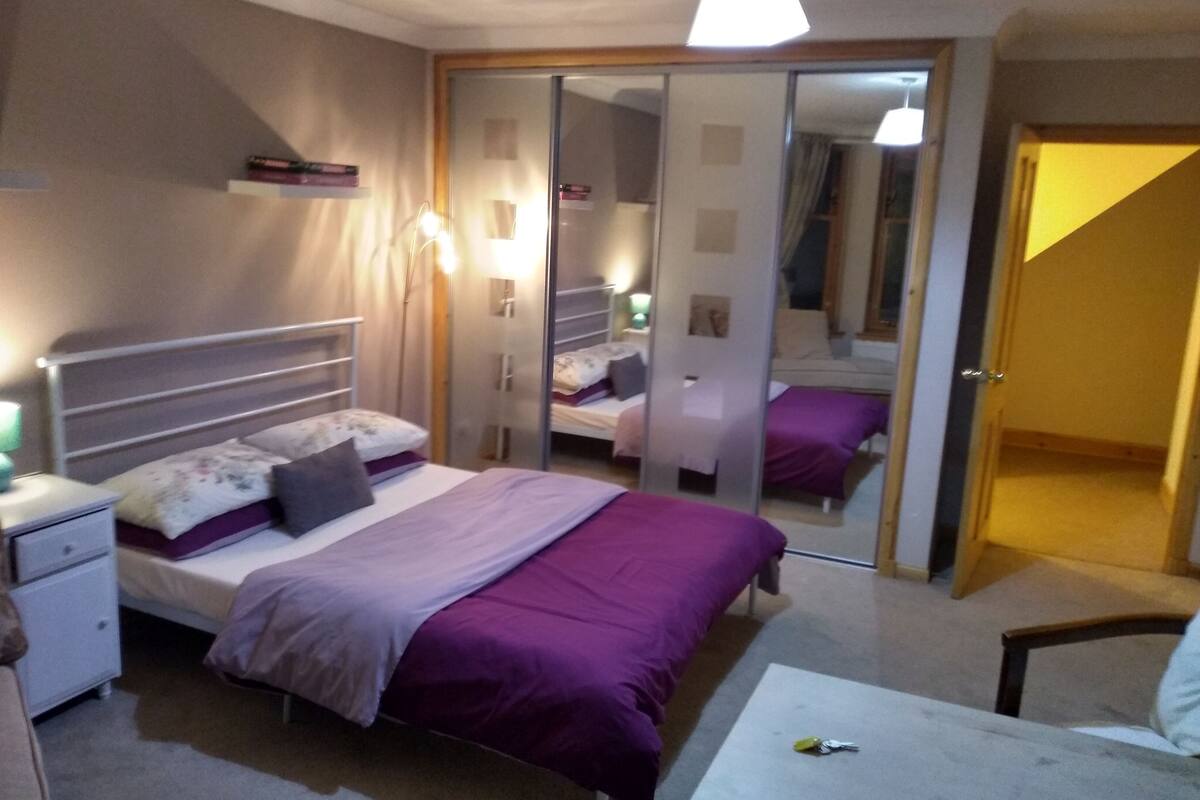 Superior King Room, Shared Bathroom | Desk, blackout drapes, iron/ironing board, WiFi (free)
