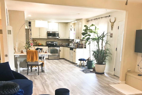 Maison Deluxe, 2 chambres, cuisine | Coin séjour