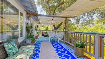 Nhà Deluxe, 2 phòng ngủ, bếp | Hiên