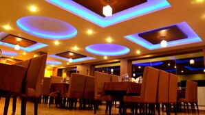 Restaurant - ROYAL WINDSOR HOTEL (Haldwani)
