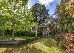 Exterior - BIDWELL COTTAGE, a charming hideaway close to Lake Daylesford (Daylesford)