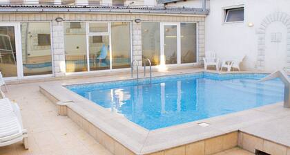 Cosy Novi Sad loft, own POOL, Sauna, self check-in 