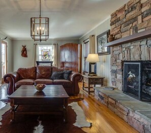 تلفزيون، ألعاب فيديو، كرة قدم الطاولة، كُتُب