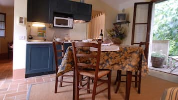 Classic-Apartment, 2 Schlafzimmer, Erdgeschoss | Eigene Küche | Großer Kühlschrank