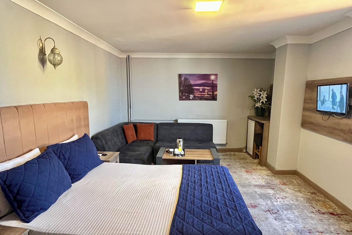 Habitación Deluxe, 1 cama matrimonial, vista a la ciudad | Sábanas de algodón egipcio y ropa de cama de alta calidad