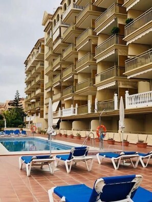 Outdoor pool, sun loungers
