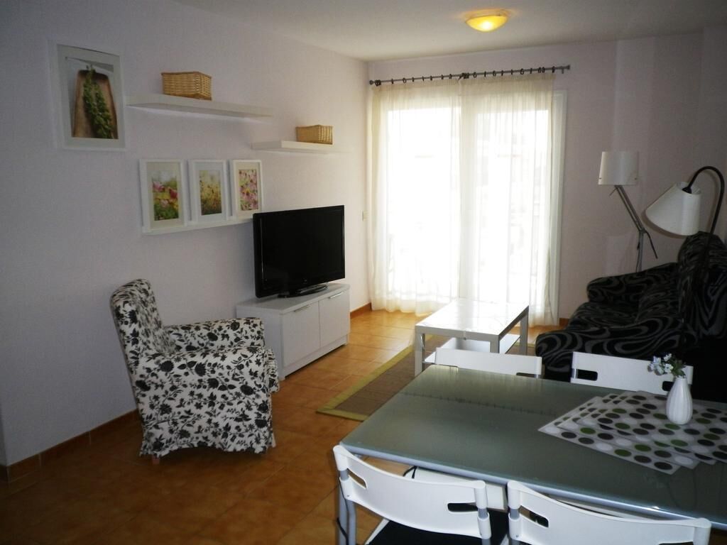 Standard Apartment, 2 Single Beds, Non Smoking, Pool View | Living room | Flat-screen TV