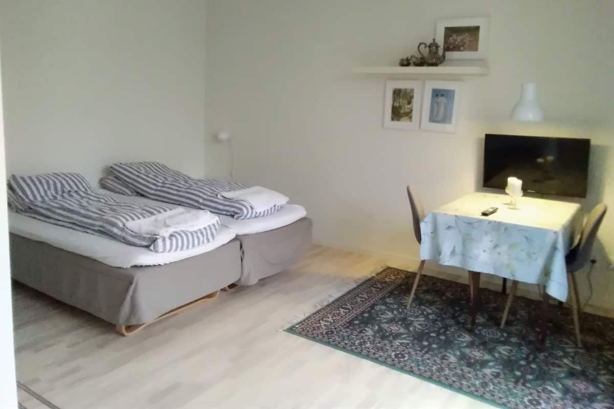 Dobbeltværelse - 2 enkeltsenge - privat badeværelse | 4 soveværelser, premium-sengetøj, dundyner, individuel indretning