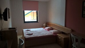 Classic Double Room | Free WiFi, bed sheets - Pension MATE (Morbisch am See)