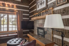 TV, fireplace - Book a Holiday Stay Today! Private Mountain Haven with Sweeping Views! Hot Tub! (BIg Sky)