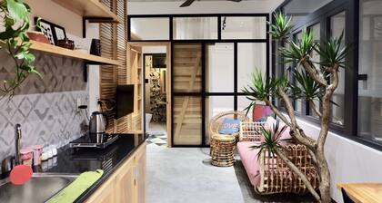 URIHOUSE 4, ROMANTIC rooftop w/ airy space & flower