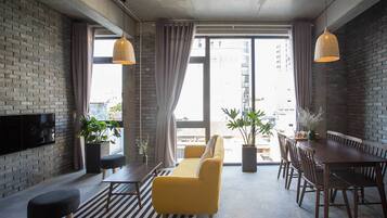 Apartamento família, 2 quartos, para não fumantes, banheira | Vista para o pátio