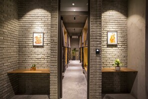 Dortoir Partagé Ville, dortoir mixte, non-fumeurs (Bed in 6-Bunk Bed) | Coffres-forts dans les chambres, bureau, Wi-Fi gratuit