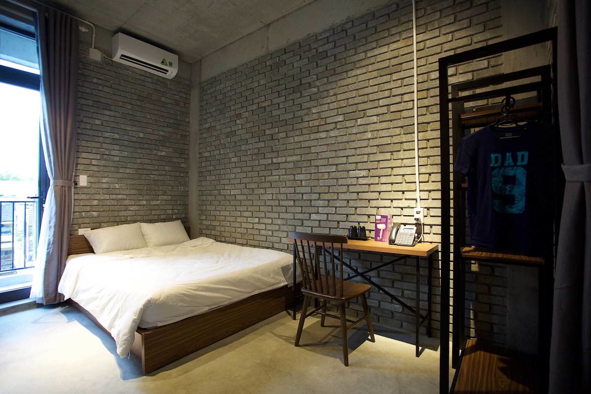 Deluxe Double Room, 1 Queen Bed, Non Smoking | In-room safe, desk, WiFi (free)