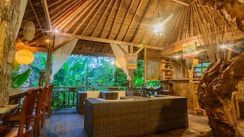 2 bars/lounges, poolside bar