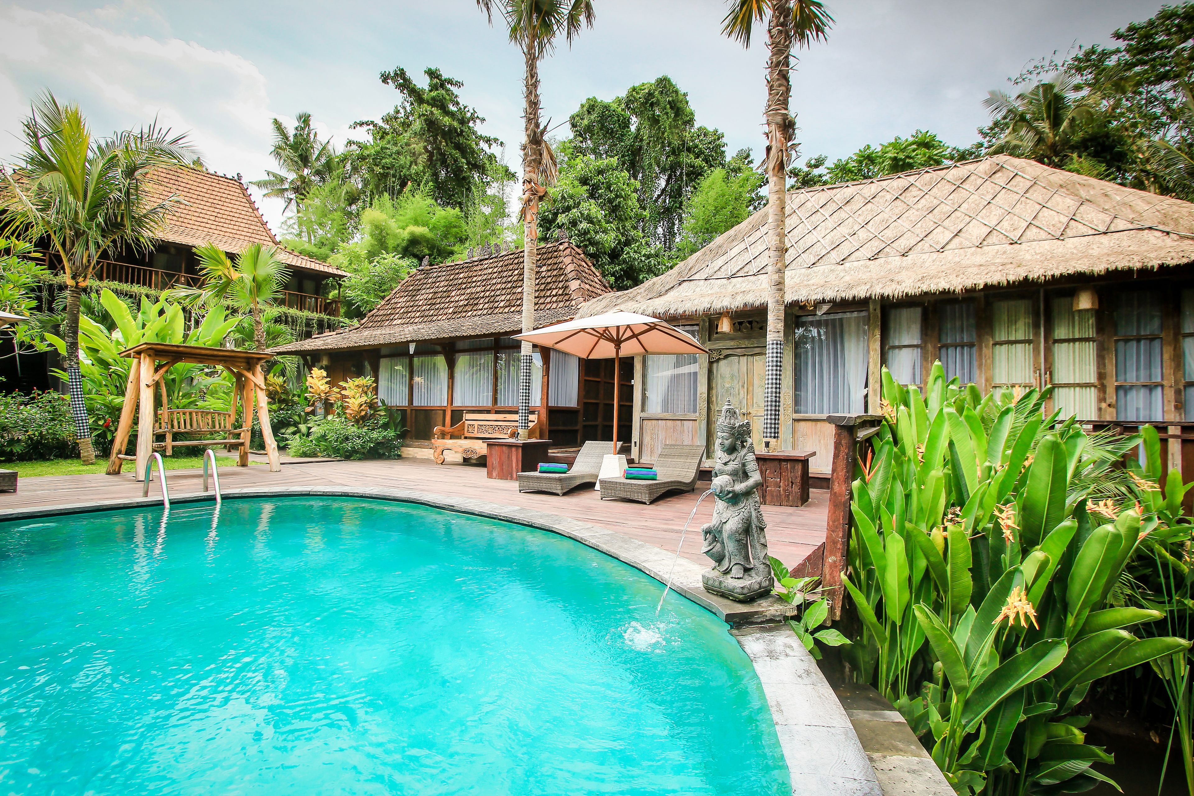 Kolam renang outdoor