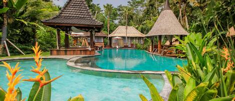 2 outdoor pools, sun loungers