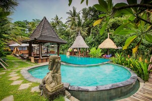 2 piscinas al aire libre, sillones reclinables de piscina