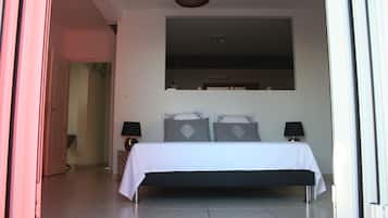 3 habitaciones, tabla de planchar con plancha, wifi y ropa de cama
