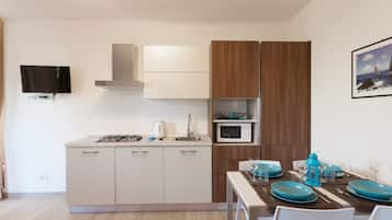 Kühlschrank, Mikrowelle, Herdplatte, Geschirrspüler