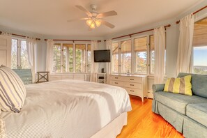 4 bedrooms, Internet, bed sheets - Bayfront home with 270-degree views, large deck & porch - near Popham Beach (Phippsburg)