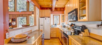 Dog-friendly cabin with private hot tub, fireplace, near skiing & the beach