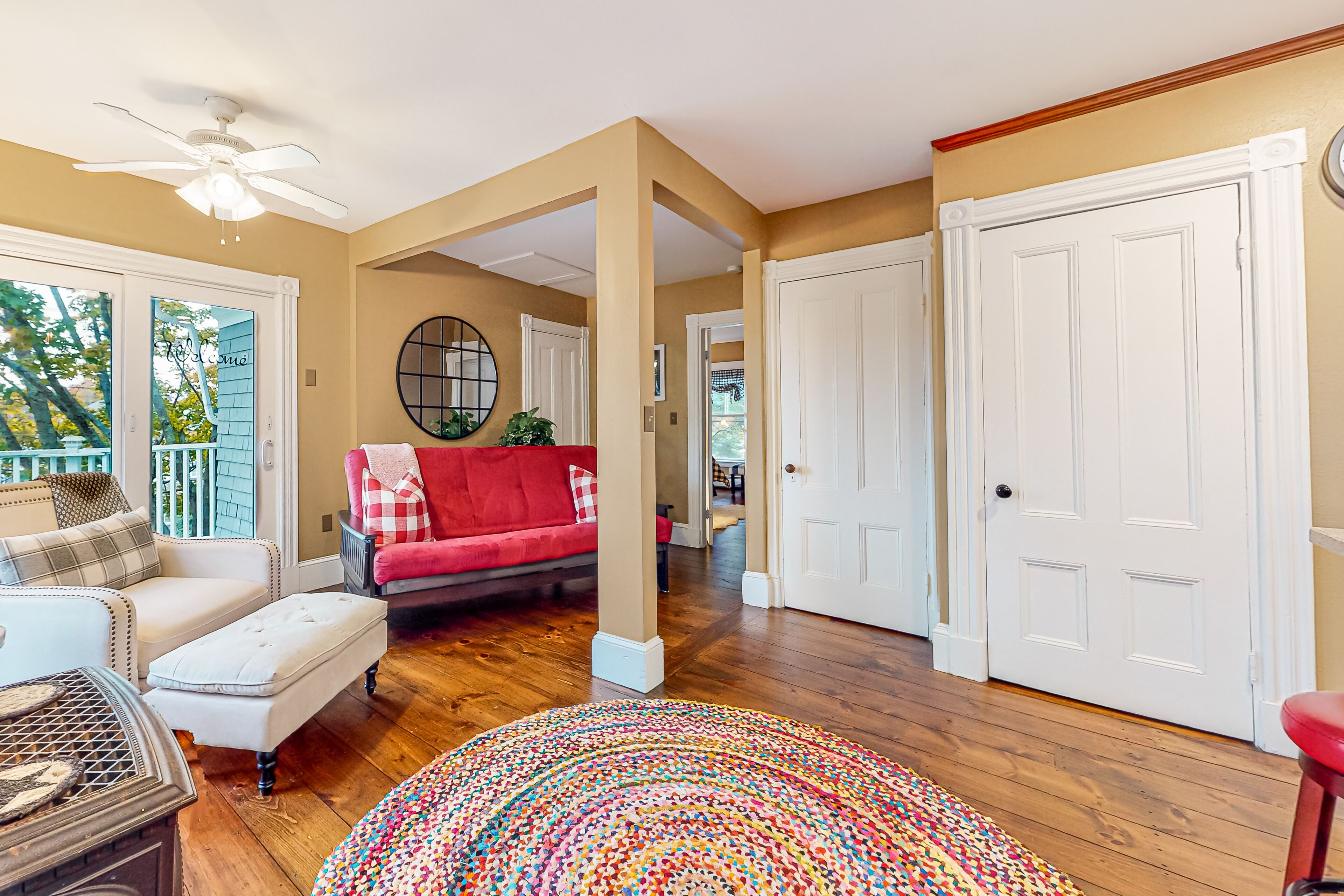 Classic apartment in the heart of town - walk to beaches/eateries