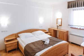 1 bedroom, in-room safe, free WiFi, bed sheets - hotel reAktiv (Zrece)
