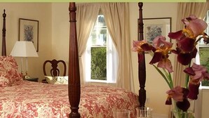 Soothing Waters | WiFi (free), individually decorated, individually furnished, bed sheets - Enchanted April Inn (Pilot Hill)