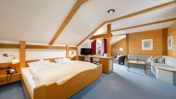 Habitación doble Confort, vista al jardín | Ropa de cama de alta calidad y minibar