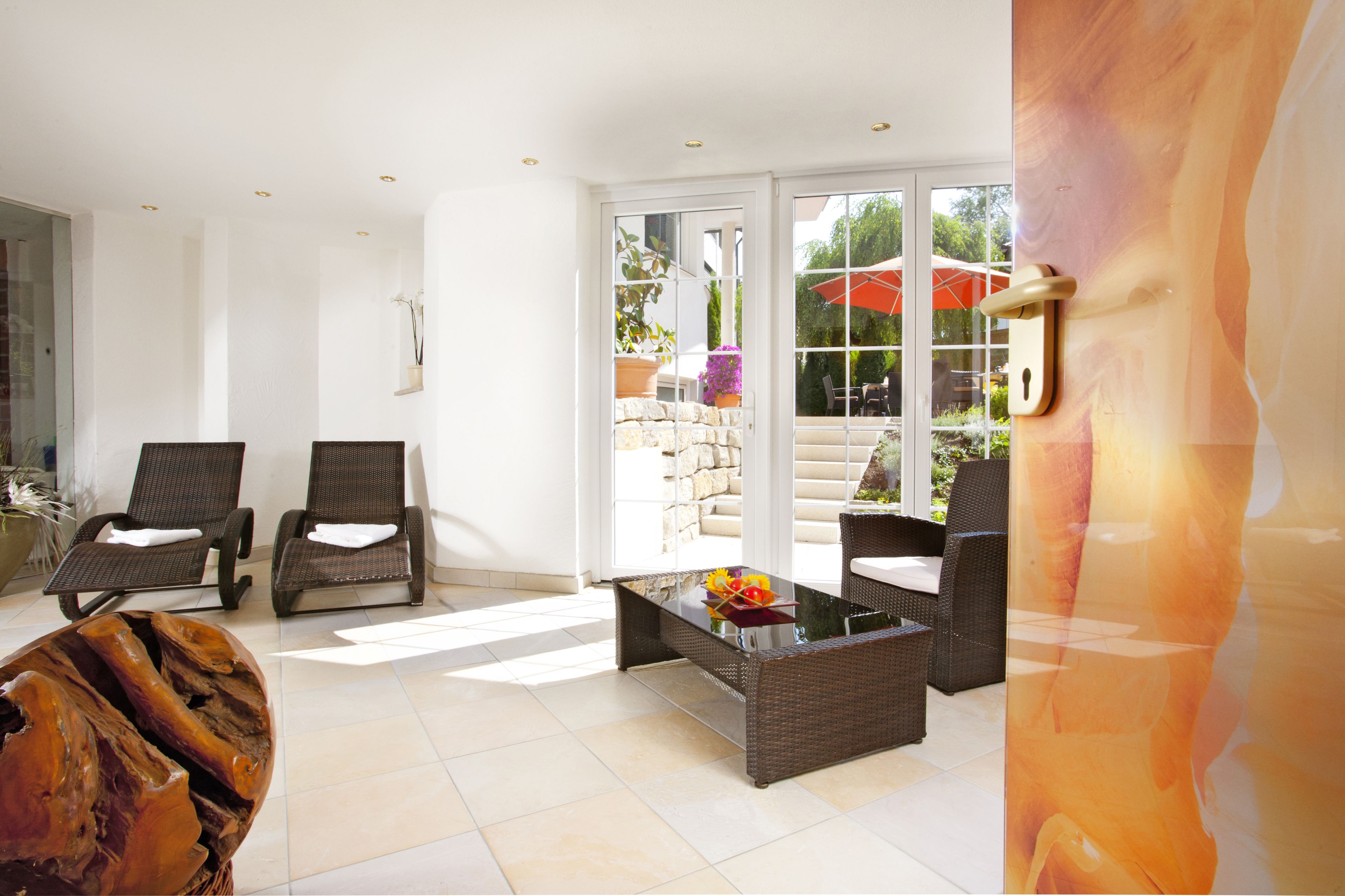 sauna, hot tub, body treatments, hydrotherapy, aromatherapy