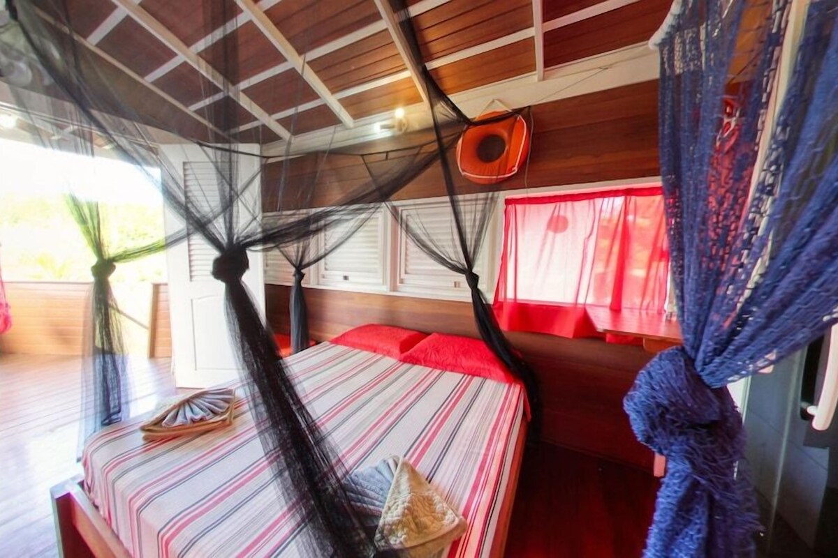 Minibar, blackout drapes, WiFi (free), bed sheets