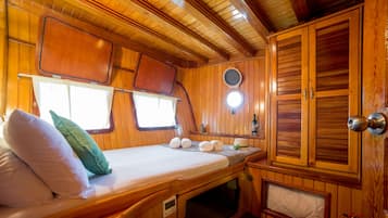 Habitación doble clásica, 1 cama matrimonial, vista al mar | Wifi gratis y ropa de cama