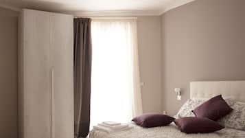 Double Room, 1 Queen Bed, Non Smoking | Desk, free WiFi, bed sheets