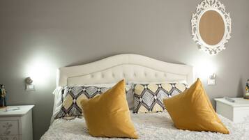 Double Room, 1 Queen Bed, Non Smoking | Desk, free WiFi, bed sheets