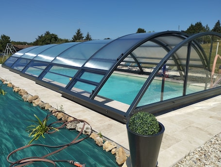 Piscine couverte. Villa du Cerf Thibault