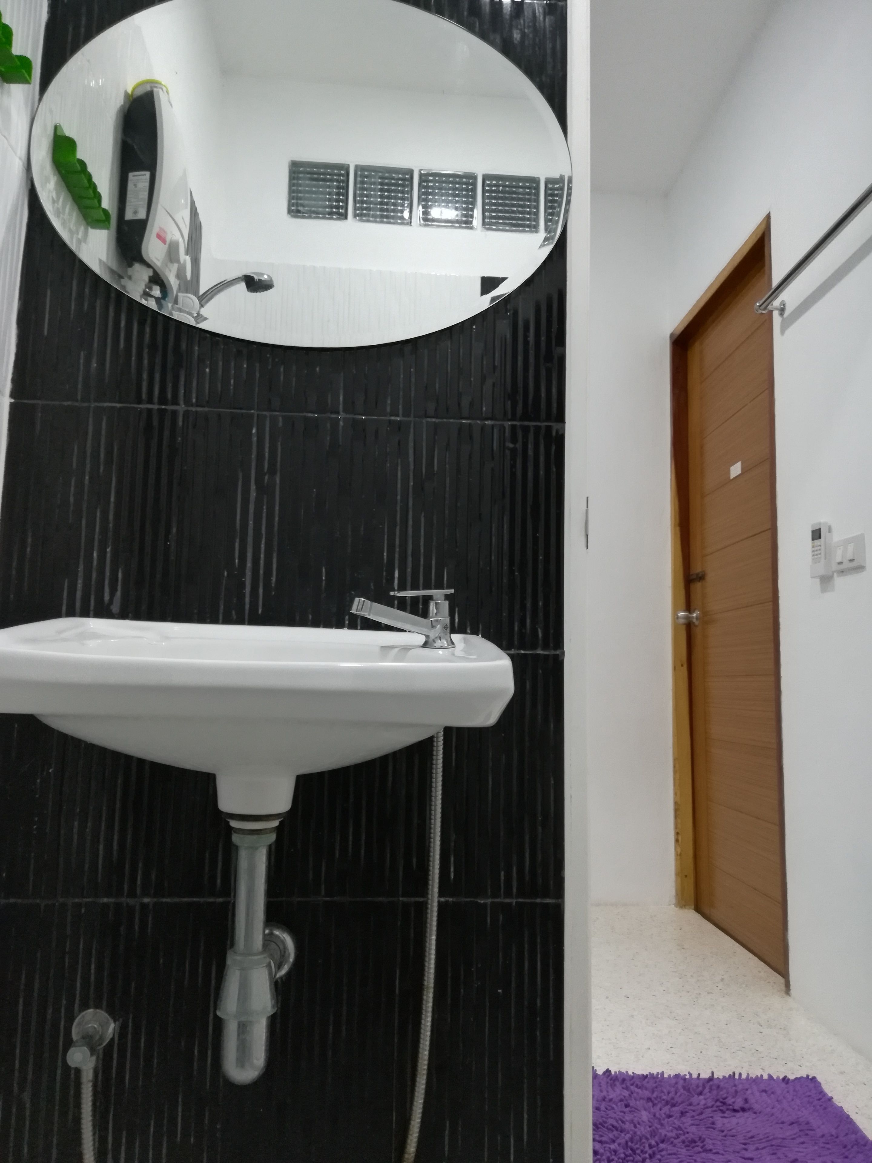 Standard Double Room | Bathroom sink