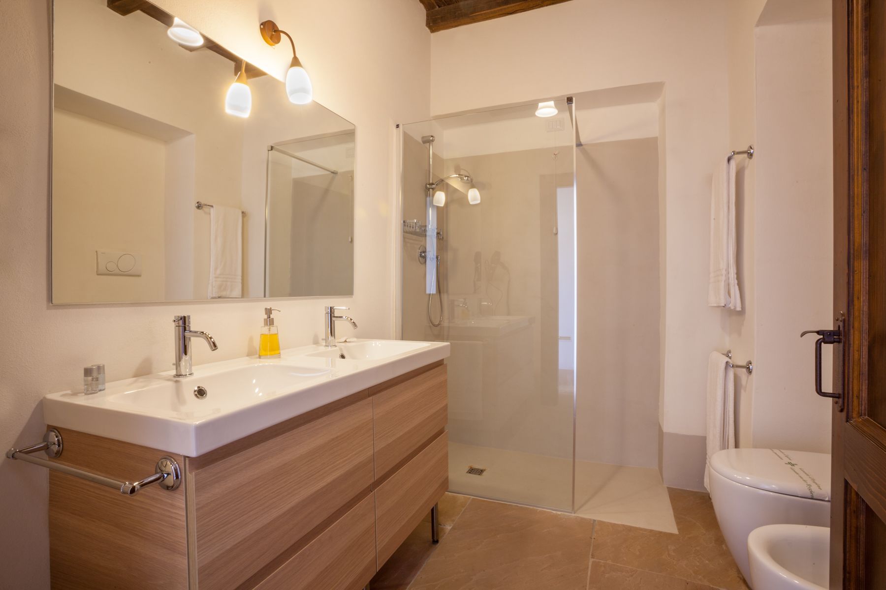 Shower kamar mandi