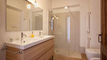 Shower kamar mandi
