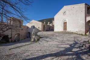 Pintu masuk properti