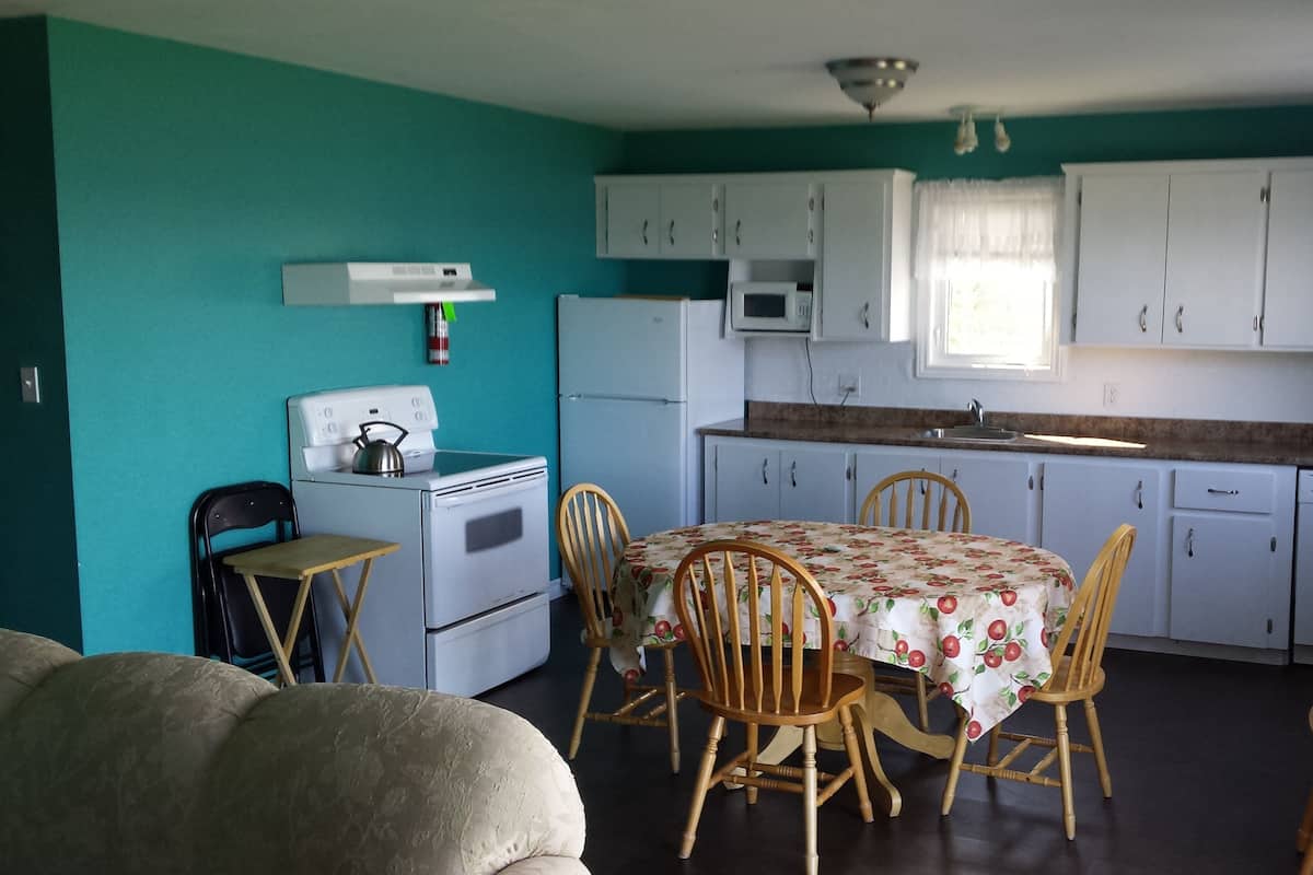 Cottage #5 (Three Bedroom) | Premium bedding, memory foam beds, individually decorated