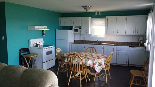 Family Cottage | Premium bedding, memory-foam beds, individually decorated - John B's Oceanfront Cottages (Grand Tracadie)