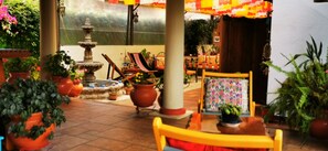 Lobby sitting area - Hotel Ocho Barrios (San Cristóbal de las Casas)